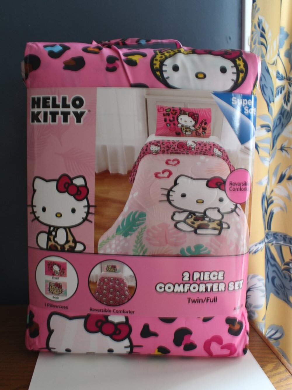 Hello Kitty Jungle Theme Twin/Full Comforter Set